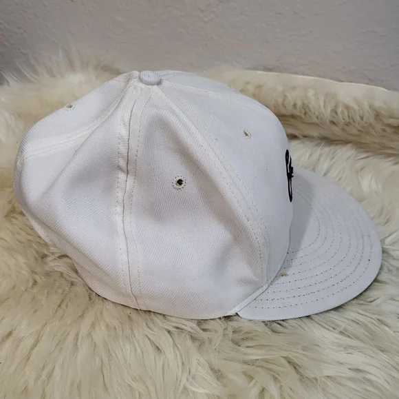 University Square Vintage Eagle Snapback - Picture 7 of 8